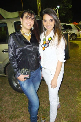 Pelas nights da cidade: Sara Castagine  e Francielli Paulino. Felizes da vida